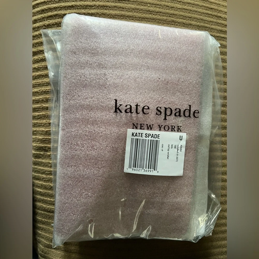 Kate Spade Leila Medium L-Zip Wristlet new with tags - Picture 2 of 3